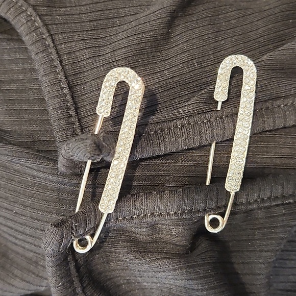 Blavk Knit Crop Top - Picture 5 of 5